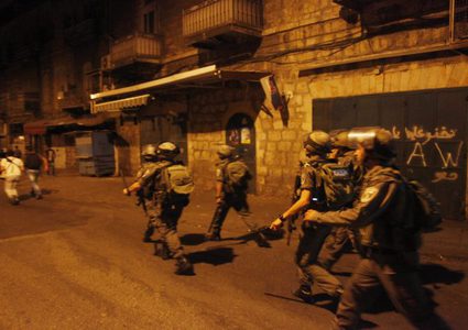 رام الله: الاحتلال يعتقل 6 أطفال من عابود ورئيس مجلس قروي رنتيس