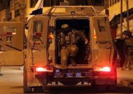 الاحتلال يسلم ثلاثة معتقلين محررين من يعبد بلاغات لمراجعة المخابرات