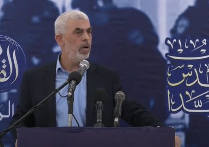 جيش الاحتلال ينفي تقريرا عن علمه بخروج السنوار من غزة