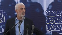 جيش الاحتلال ينفي تقريرا عن علمه بخروج السنوار من غزة