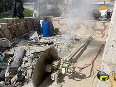 سلطات الاحتلال تجبر عائلة شويكي على هدم منزلها قسراً في بلدة سلوان بالقدس