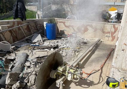 سلطات الاحتلال تجبر عائلة شويكي على هدم منزلها قسراً في بلدة سلوان بالقدس