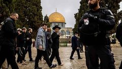 عشرات المستوطنين يقتحمون المسجد الأقصى