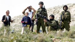 مستعمرون يطلقون النار صوب المواطنين في الخليل