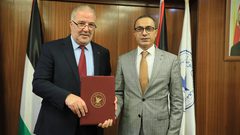 منح جامعة النجاح الوطنية رخصة مركز صيانة مركبات كهربائية وهجينة