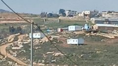 مستعمرون ينصبون بيوتا متنقلة في بيت لحم