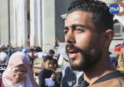 بائع ورود فلسطيني يمنح النازح في رفح الأمل والتفاؤل والرائحة الزكية