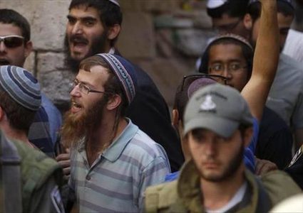 مستوطنون يعتدون على شابين ويستولون على مركبتهما جنوب الخليل