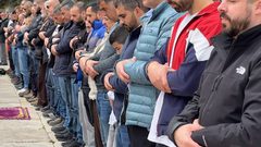 فلسطينيون يؤدون صلاة الجمعة في المسجد الأقصى المبارك رغم إجراءات الاحتلال