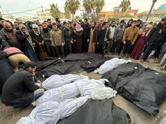 وداع عشرات الشهداء في مجازر الاحتلال ضد العائلات في قطاع غزة