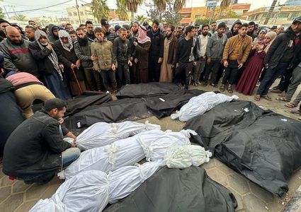 وداع عشرات الشهداء في مجازر الاحتلال ضد العائلات في قطاع غزة