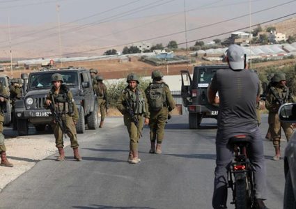 الاحتلال يعتقل شابين على حاجز عسكري شمال رام الله