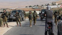 الاحتلال يعتقل شابين على حاجز عسكري شمال رام الله