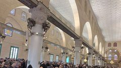 فلسطينيون يؤدون صلاة الجمعة في المسجد الأقصى المبارك رغم إجراءات الاحتلال