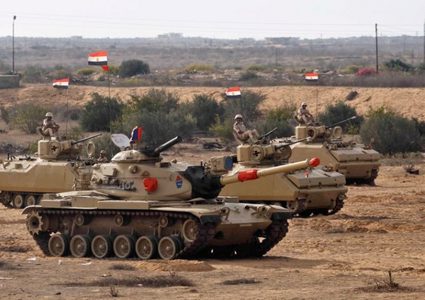 مصدر أمني مصري ينفي اختراق طيران إسرائيلي المجال الجوي