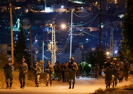 نابلس: الاحتلال يقتحم مخيم العين ويعتقل شقيقين من برقة