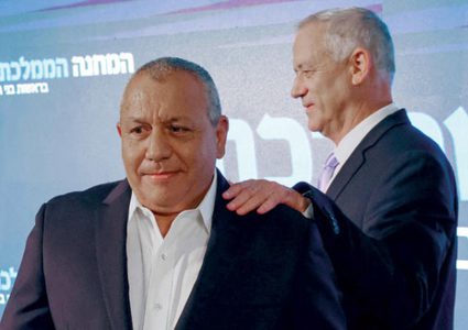 عضو "كابينت" الحرب غادي آيزنكوت يمهد بالانسحاب من حكومة الاحتلال