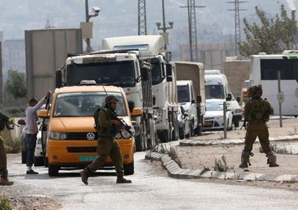 فلسطينيون يقولون إسرائيل حولت نابلس إلى سجن كبير عبر شبكة حواجز