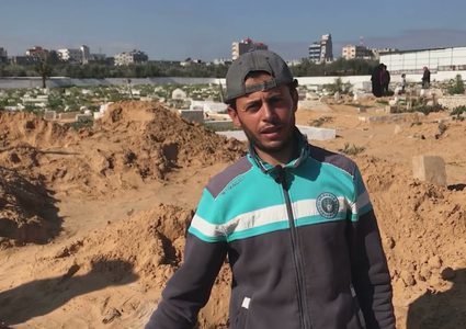 في رفح.. مقابر امتلأت عن آخرها والأموات يدفنون دون شواهد على القبور