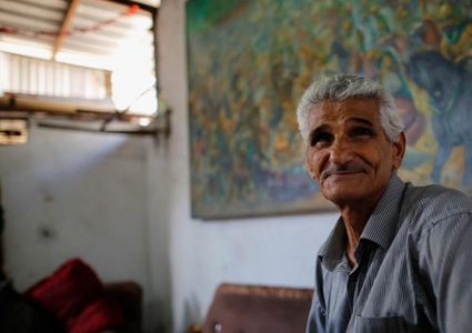 بعد حرمانه من التقاط أنفاسه مجدداً .. غزة تودع الفنان فتحي غبن