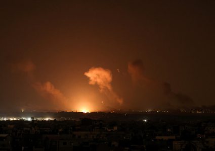 ارتقاء 15 مواطناً في قصف للاحتلال على منزل بحي الزيتون