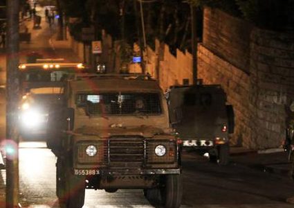 الاحتلال يعتقل مواطنا ويحطم مركبتين ودراجة نارية في سبسطية