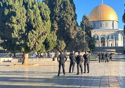 الاحتلال ينصب برجا وكاميرات مراقبة على سور المسجد الأقصى الغربي