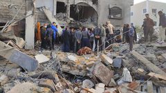 قصف مربع منازل بشارع الشيماء في بيت لاهيا أسفر عن عدد من الشهداء تحت  الركام