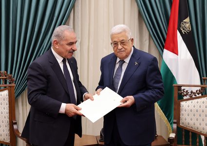 الرئيس يقبل استقالة حكومة اشتية