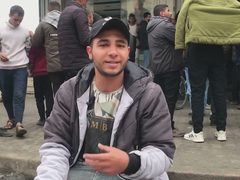نازحون في قطاع غزة يقبلون على شراء زينة رمضان رغم قسوة الحرب