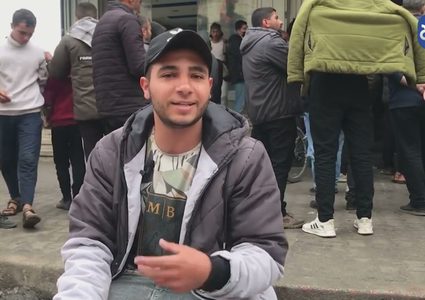 نازحون في قطاع غزة يقبلون على شراء زينة رمضان رغم قسوة الحرب