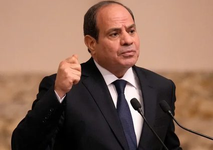 الرئاسة المصرية: السيسي يبحث مع قادة الجيش المصري الأوضاع الإنسانية في قطاع غزة