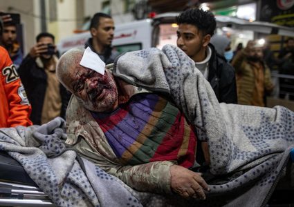 الحرب في اليوم 145: شهداء بالعشرات وموجات نزوح جديدة من غزة