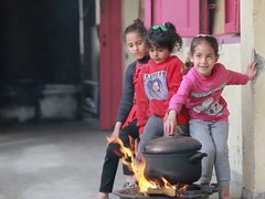 مواطنون حاصرتهم الحرب في مدينة غزة يفتقدون ما يبقيهم على قيد الحياة