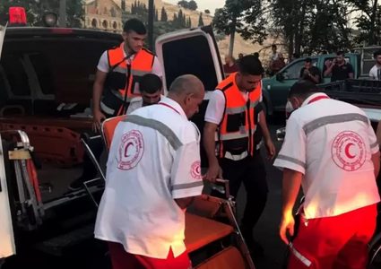 الهلال الأحمر:  قتل واعتقال .. الاحتلال يستهدف الكوادر الطبية