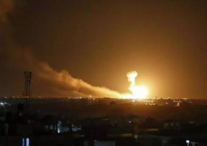 الاحتلال يشن غارات على محيط دمشق