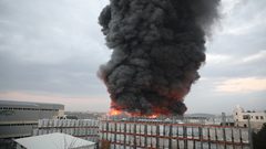 حريق في مصنع رويال للبلاستيك بمدينة الخليل