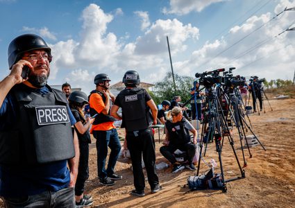 50 صحافيًا دوليًا يطالبون بالسماح لوسائل الإعلام الأجنبية بدخول غزة