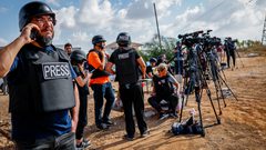 50 صحافيًا دوليًا يطالبون بالسماح لوسائل الإعلام الأجنبية بدخول غزة