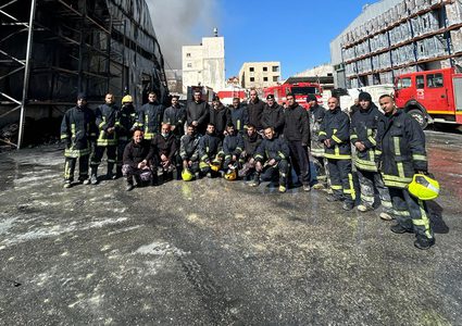 طواقم الإطفاء تسيطر على الحريق الضخم في مصنع رويال للمواد البلاستيكية