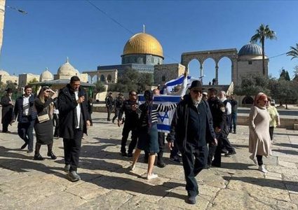 مستوطنون يقتحمون المسجد الأقصى