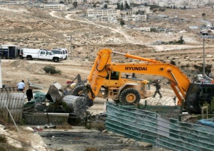 الاحتلال يجرف أرضا في الزعيّم وينصب كاميرات في صور باهر بالقدس المحتلة