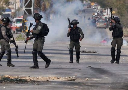 شهيد وإصابتان برصاص الإحتلال قرب بيت عوا في الخليل