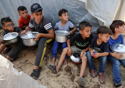 استشهاد ٤ أطفال في مستشفى كمال عدوان بسبب سوء التغذية