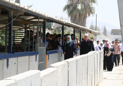 214 بوابة ومئات الحواجز الإسرائيلية تجعل الفلسطينيين يعيشون في سجن داخل سجن