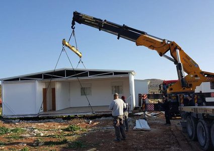 مستوطنون ينصبون "كرافانات" على أراضي اللبن الشرقية جنوب نابلس