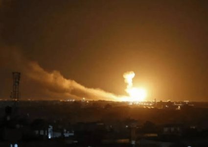 الاحتلال يعلن شن غارات جوية على مبنيين تابعين لـ"حزب الله" جنوبي لبنان