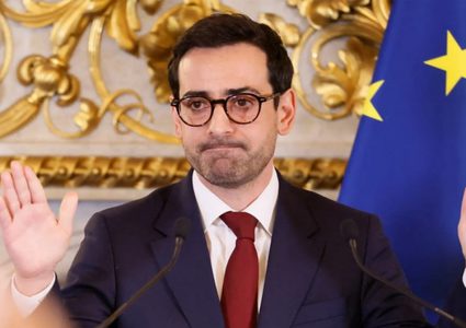 فرنسا تتهم الاحتلال بمنع وصول المساعدات الإنسانية لقطاع غزة