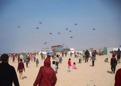 الأردن: إرسال دول أجنبية وأميركا مساعدات لغزة يعكس قناعتها تعطل دخول المعونات