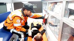 الدفاع المدني ينتشل شهداء ومصابين من تحت أنقاض منزل في رفح بعد قصفه